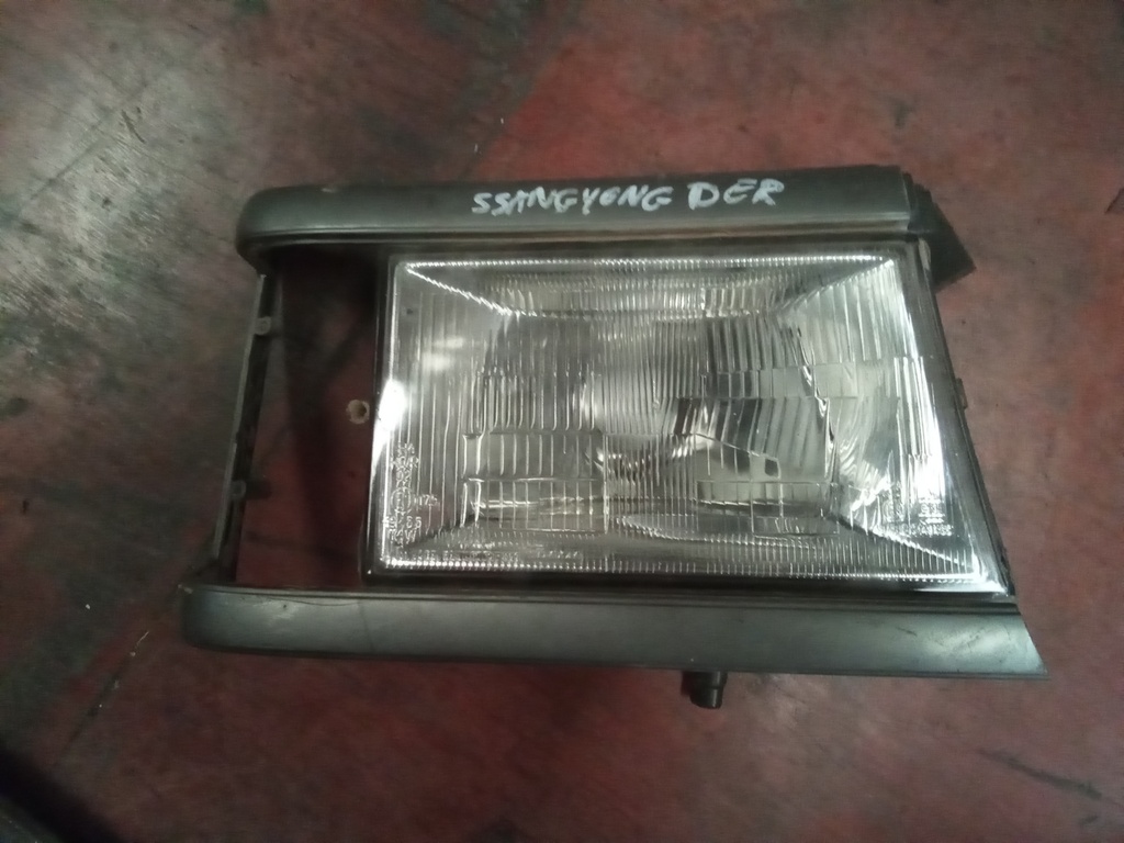 Faro derecho Ssangyong family '92
