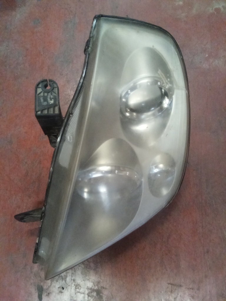 Faro izquierdo ssangyong Rexton '04