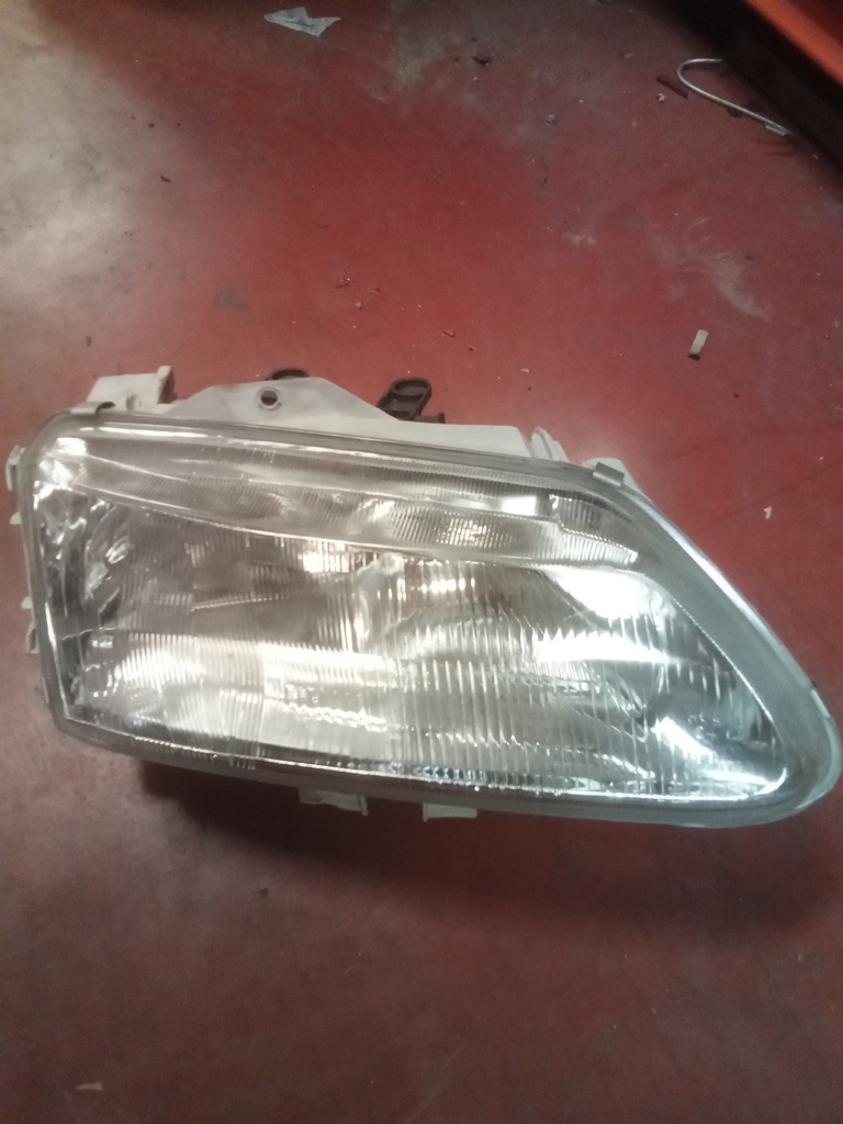 Faro derecho Renault laguna '94