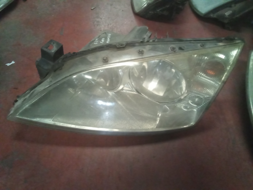 Faro izquierdo Ford mondeo '04