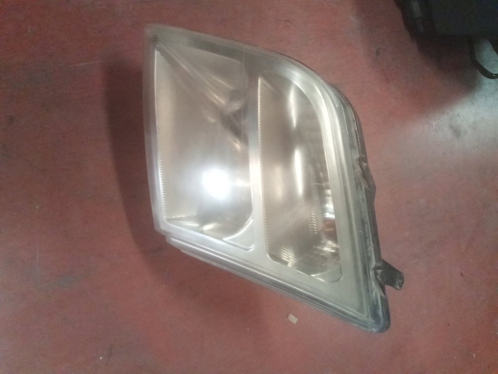 Faro izquierdo Ford Tourneo connect '02