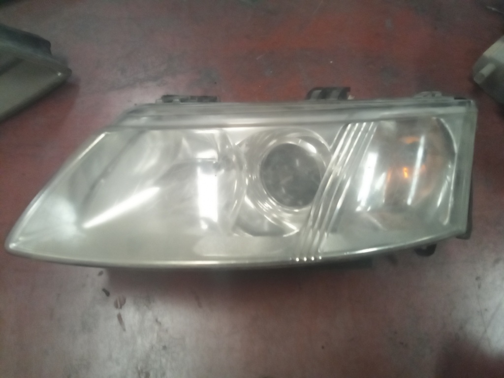 Faro izquierdo xenon saab 9-3 '06