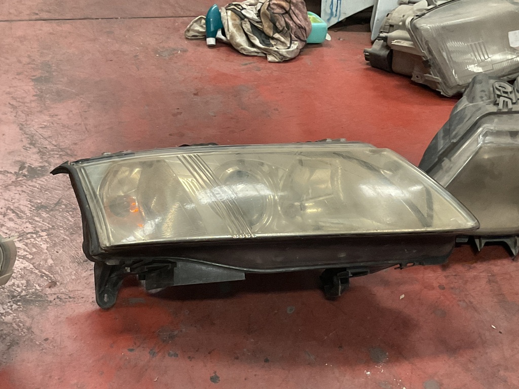 Faro derecho saab 9-3 ‘06