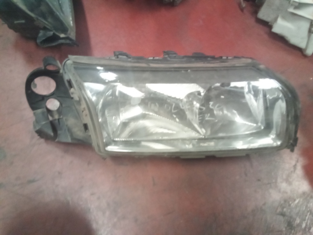 Faro derecho Volvo s80 '00