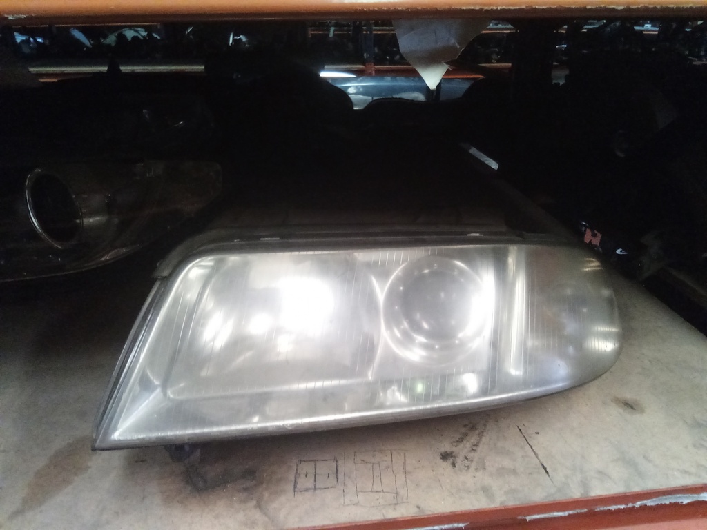 Faro izquierdo xenon Audi A4 '99