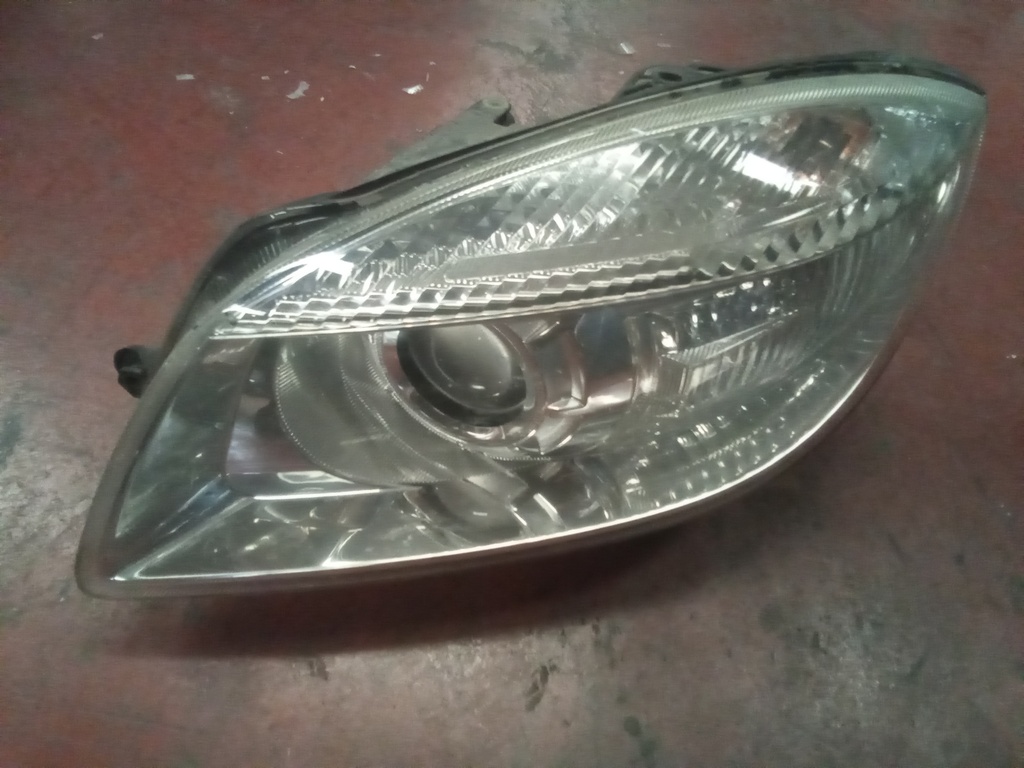 Faro izquierdo skoda Fabia '08