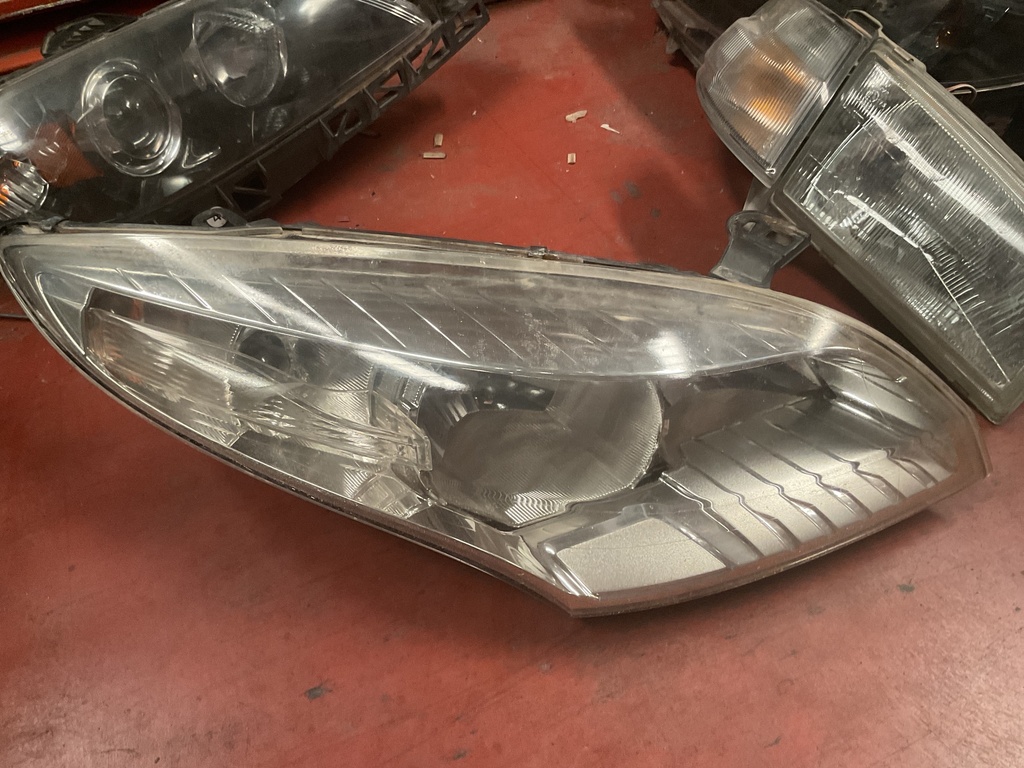 Faro derecho renault megane III ‘08