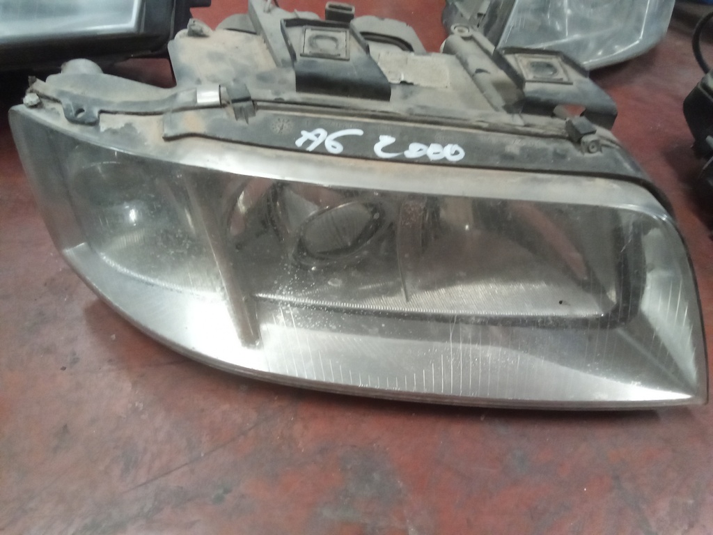 Faro derecho Audi a6 xenon '01