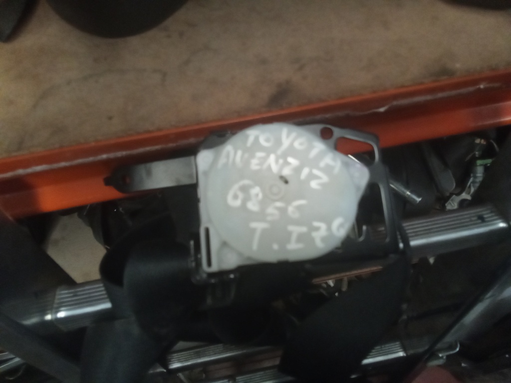 Cinturon seg. tras.izquierdo toyota avensis '03