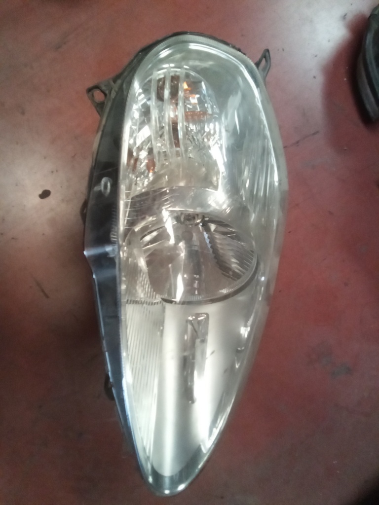 Faro derecho Fiat grande punto '07