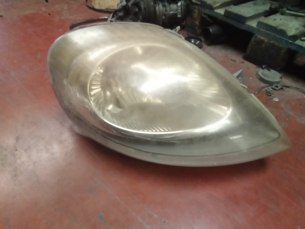 Faro derecho Opel Vivaro '04