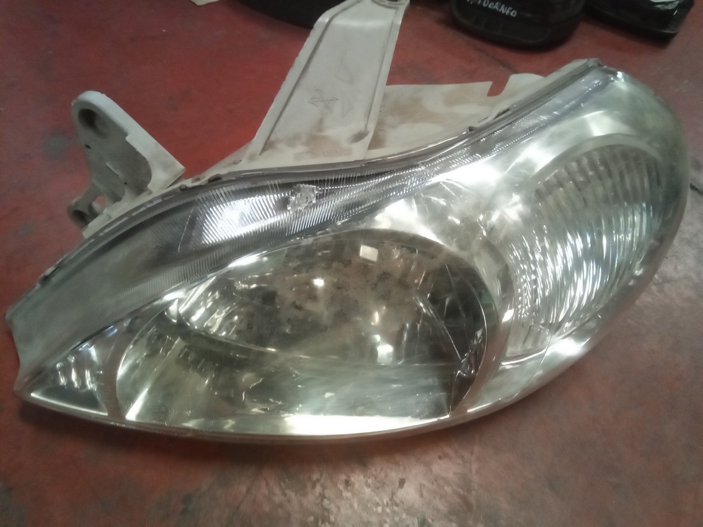 Faro izquierdo Kia rio '04