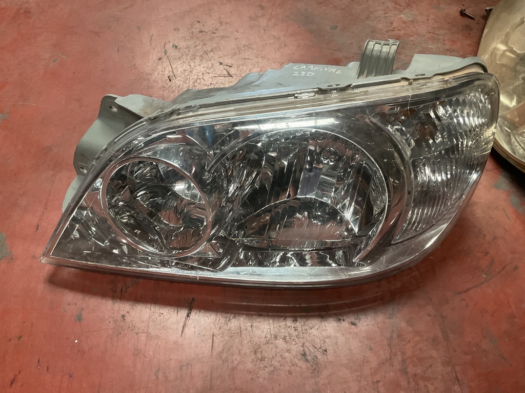 Faro izquierdo kia carnival ‘00