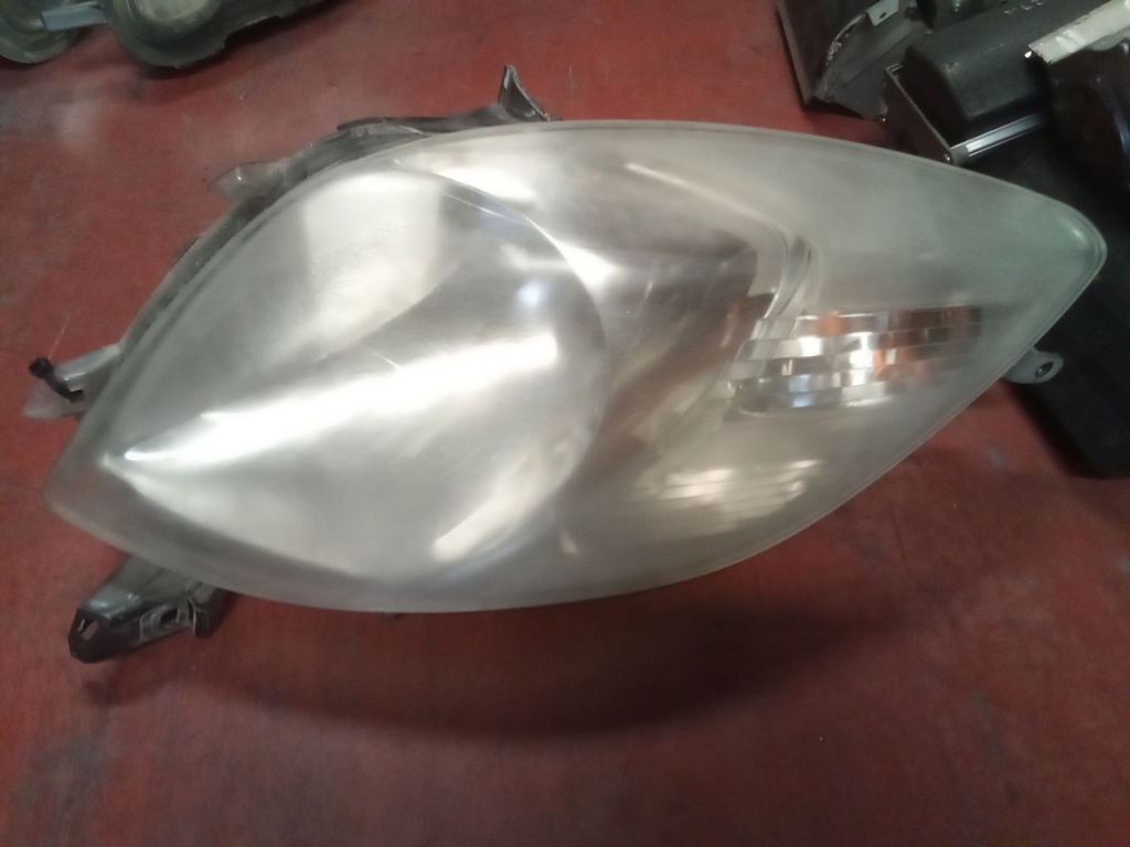 Faro izquierdo Toyota Yaris '08