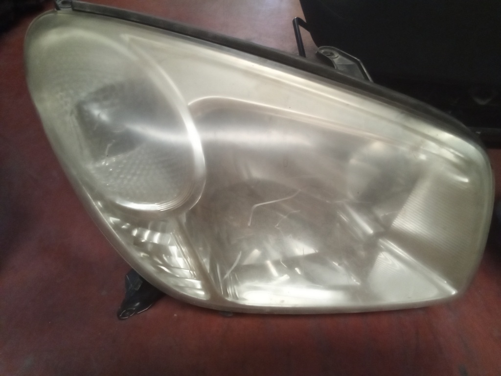 Faro derecho Toyota rav4 '04