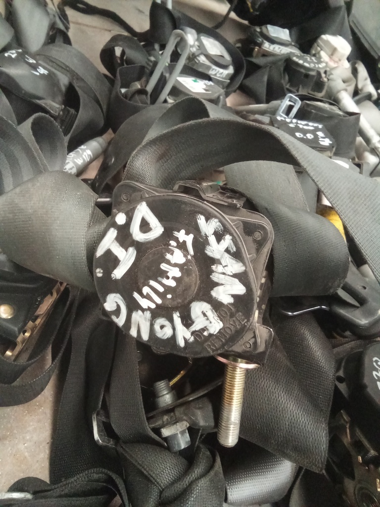 Cinturon delantero izquierdo ssangyong family '95