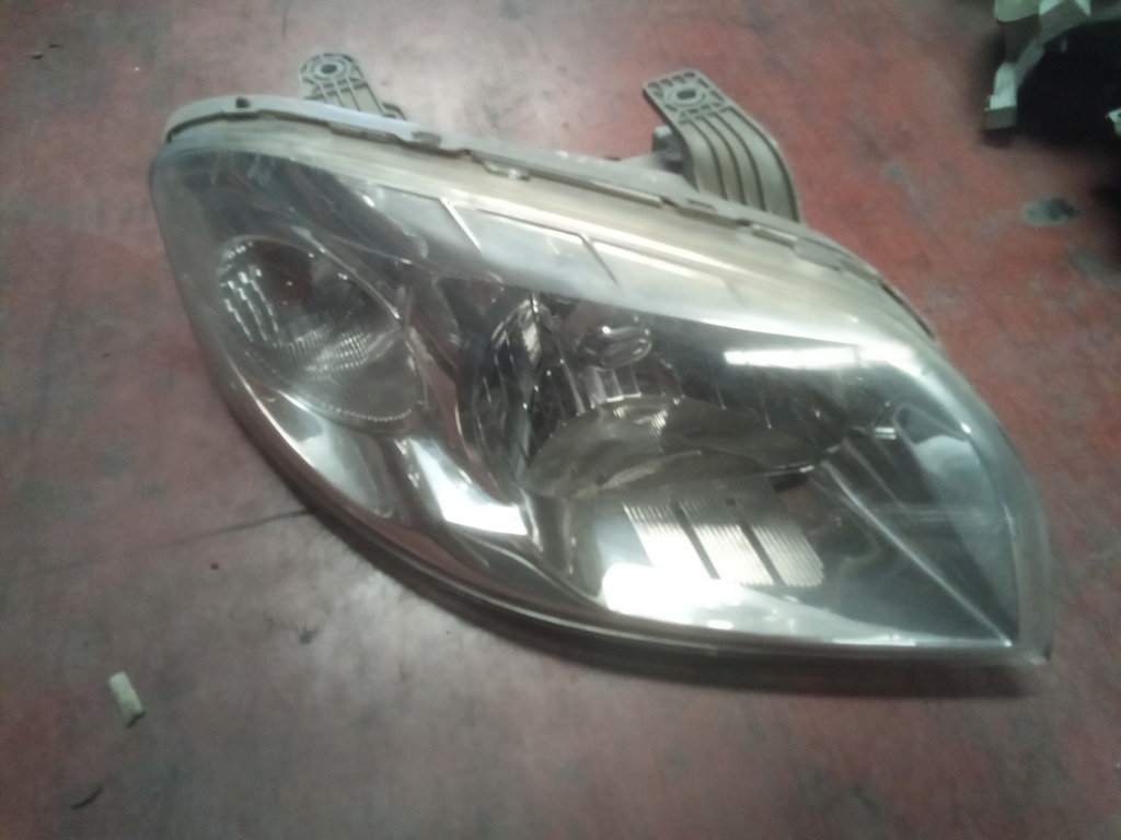 Faro derecho Chevrolet Aveo '07