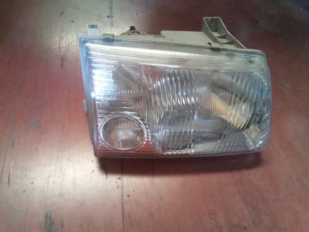 Faro derecho Hyundai galloper '97