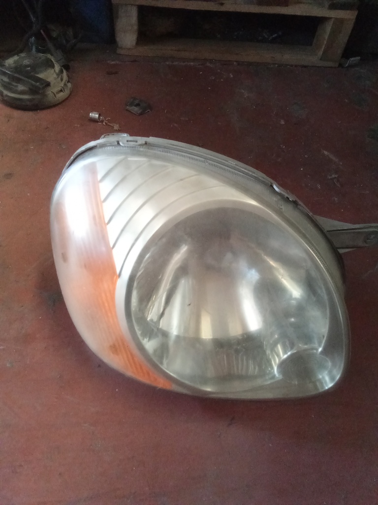 Faro derecho Hyundai Atos '02