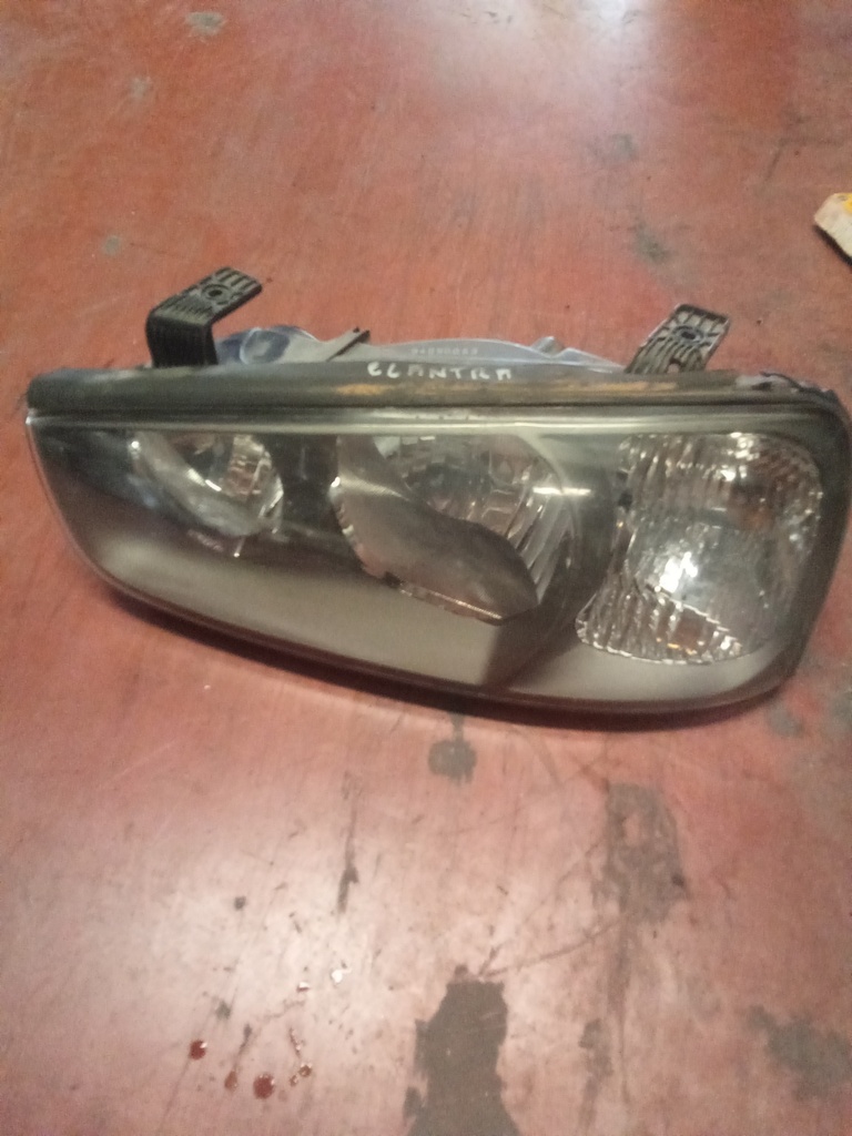 Faro izquierdo Hyundai elantra '02