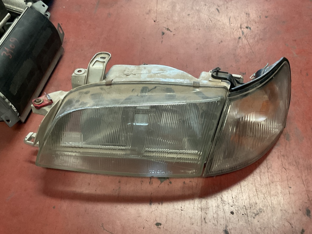 Faro derecho toyota carina ‘96