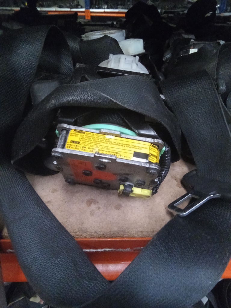 Cinturon delantero izquierdo toyota yaris '09