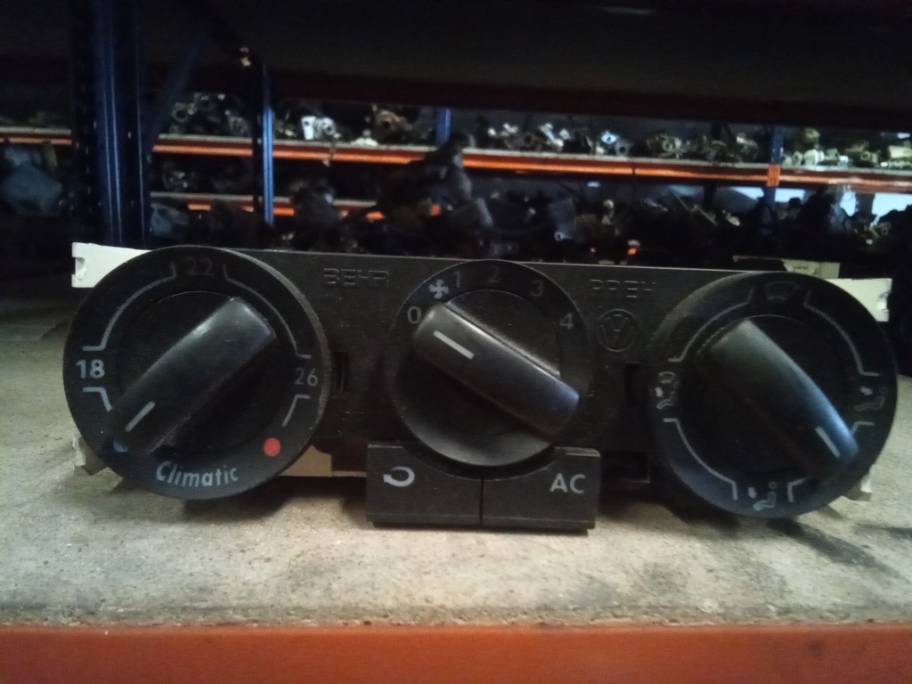 Mando aire acondicionado Volkswagen polo '03