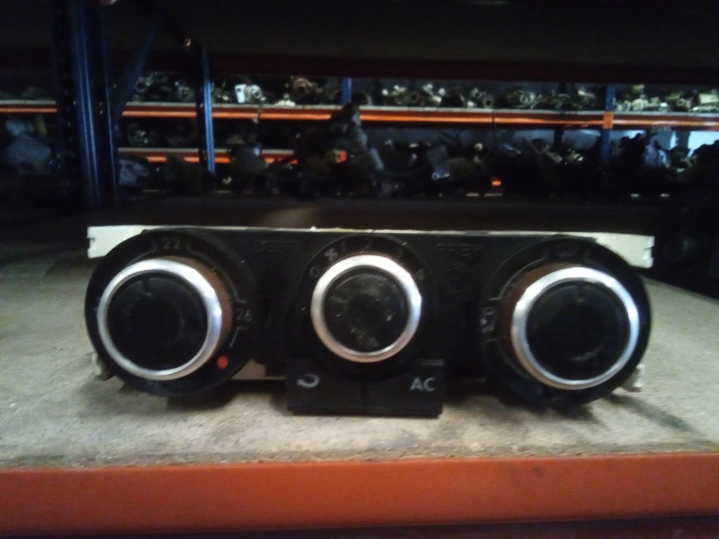 Mando aire acondicionado Volkswagen polo '05