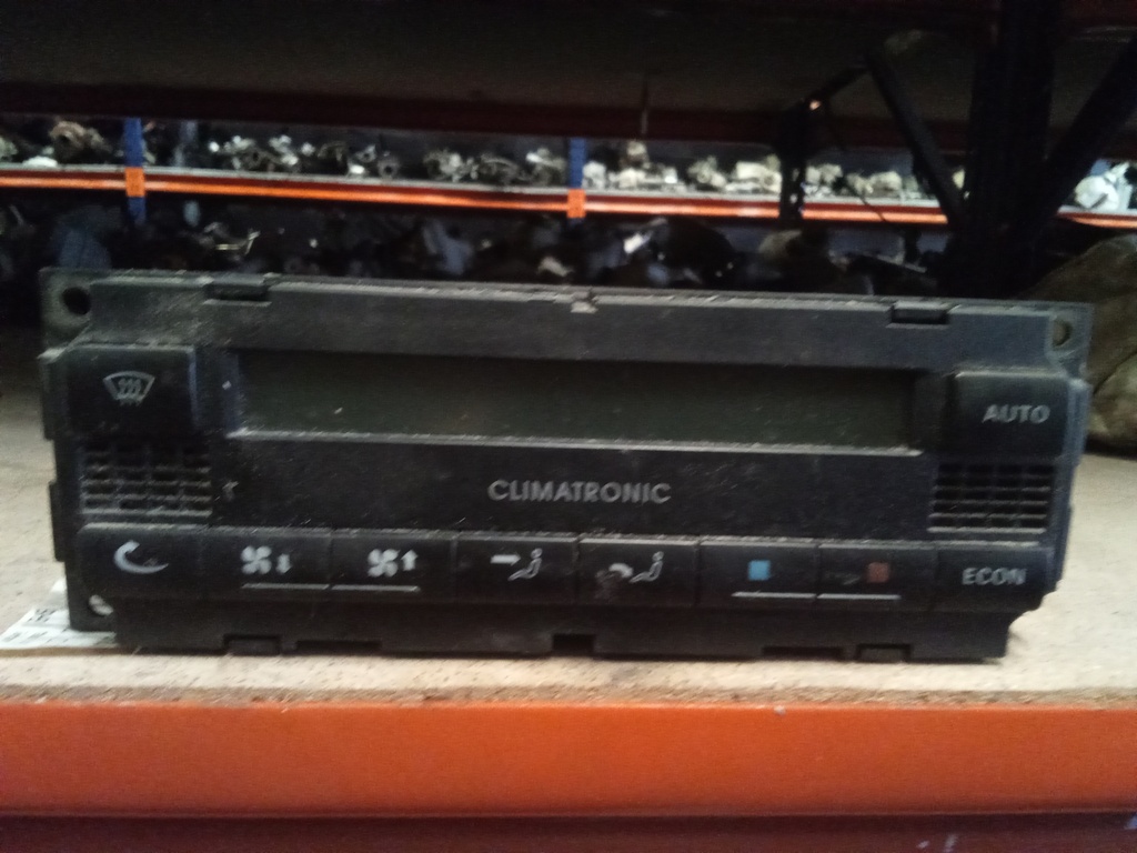 Mando climatizador skoda Octavia '00