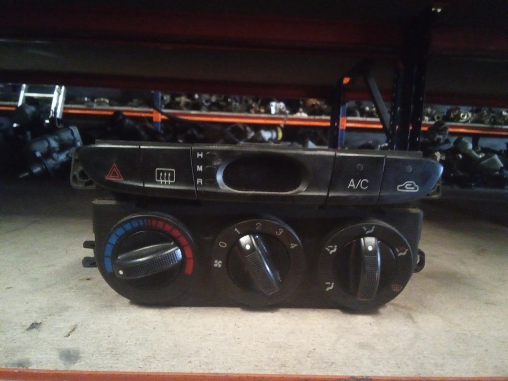 Mando aire acondicionado Kia sportage '01