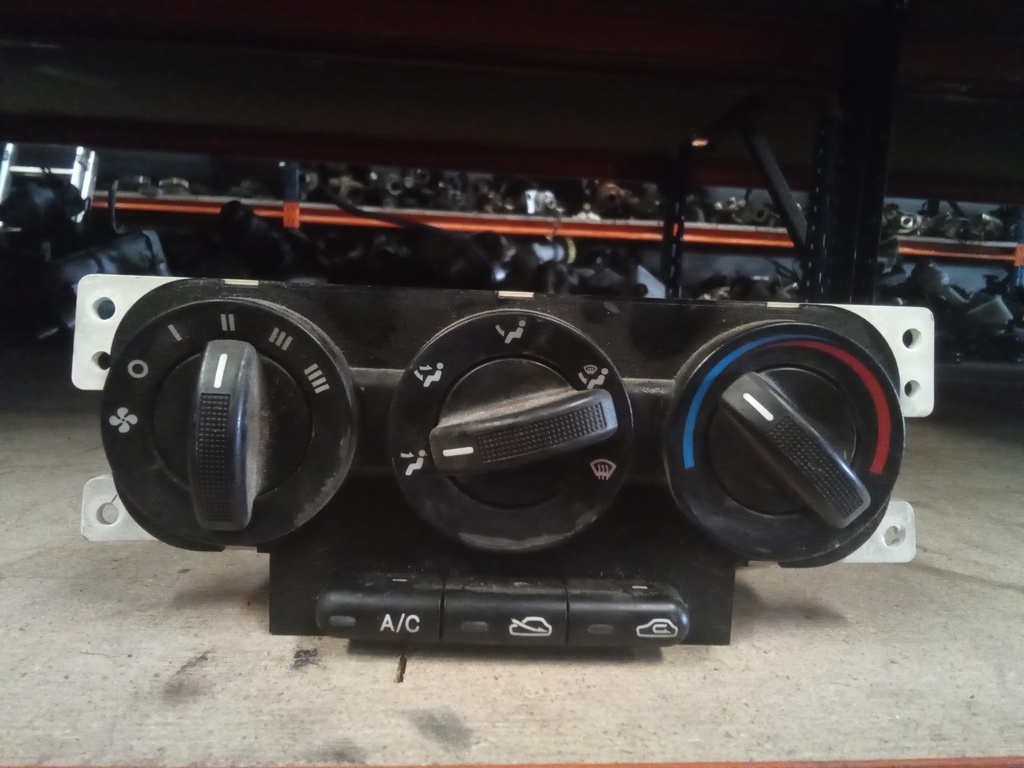 Mando aire acondicionado Kia shuma '03