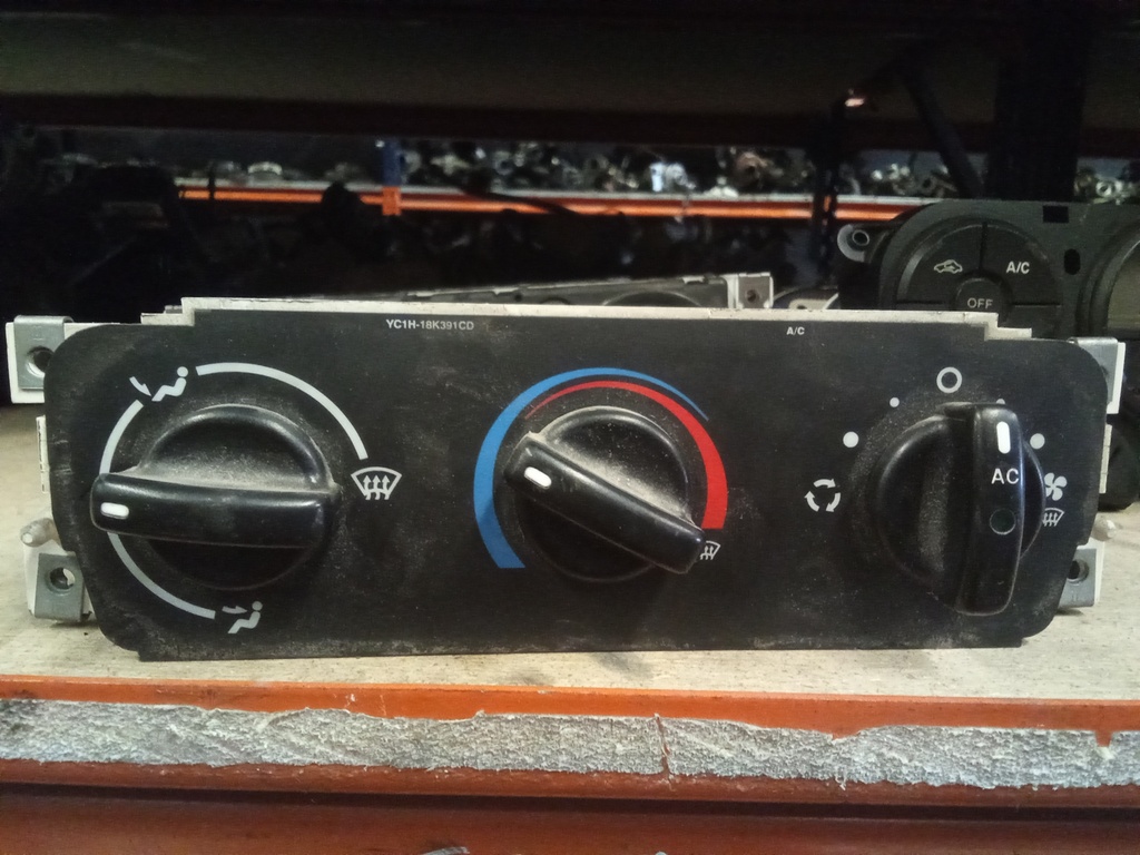 Mando aire acondicionado Ford transit '02