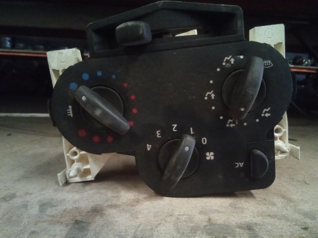 Mando aire acondicionado dacia logan '05