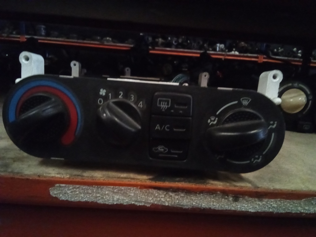 Mando aire acondicionado Nissan Almera '03