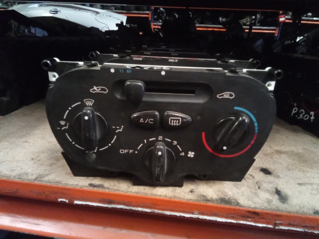 Mando aire acondicionado Peugeot 206 '00