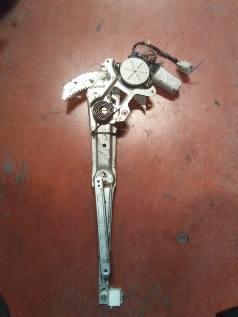 Elevalunas delantero derecho honda hr-v '04