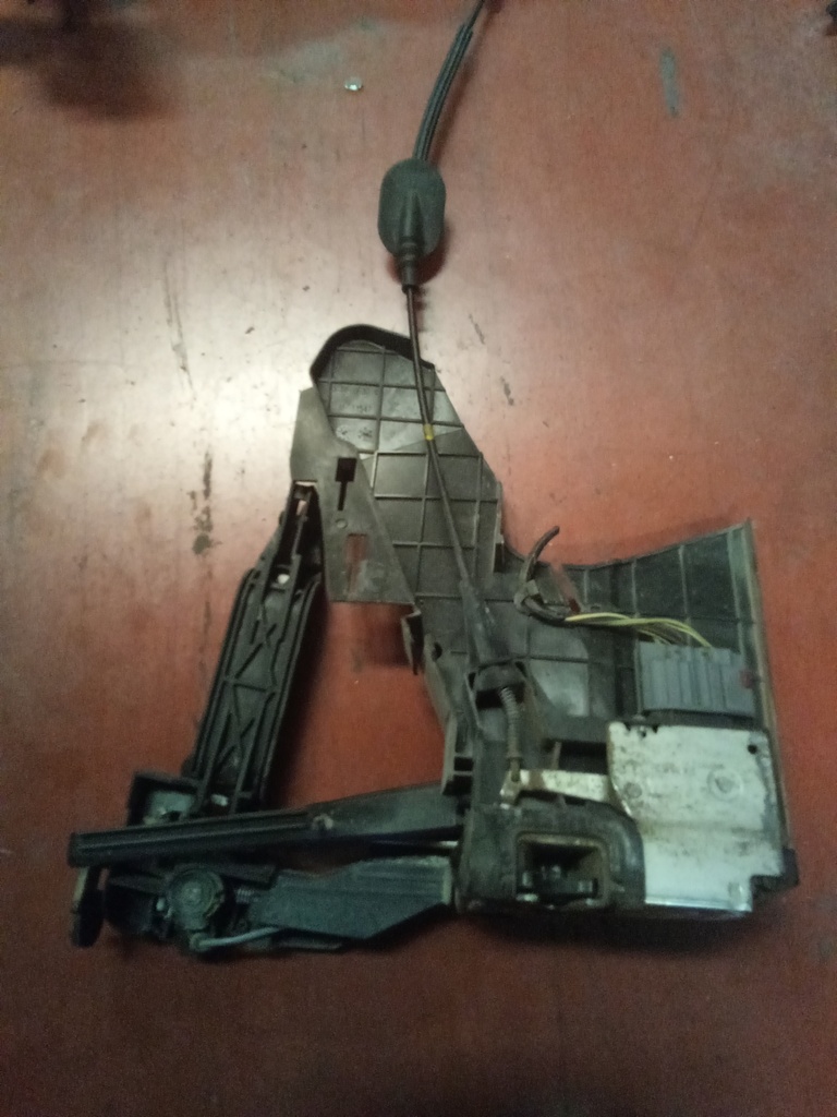 Cerradura delantera izquierda Ford fusión '05