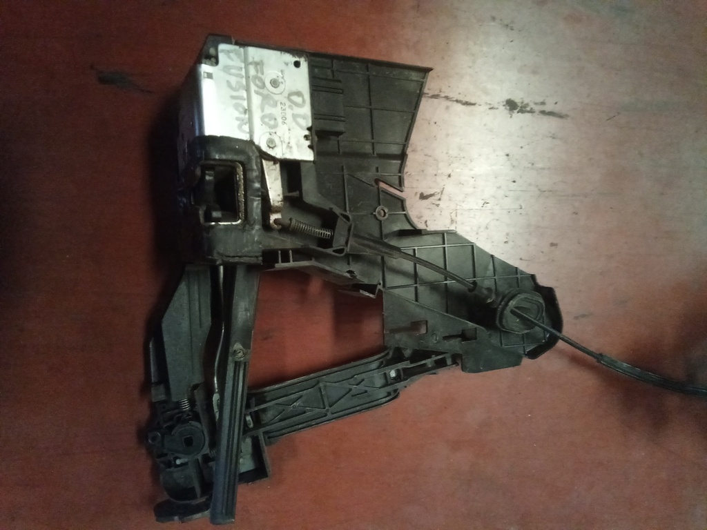 Cerradura delantera derecha Ford fusión '05