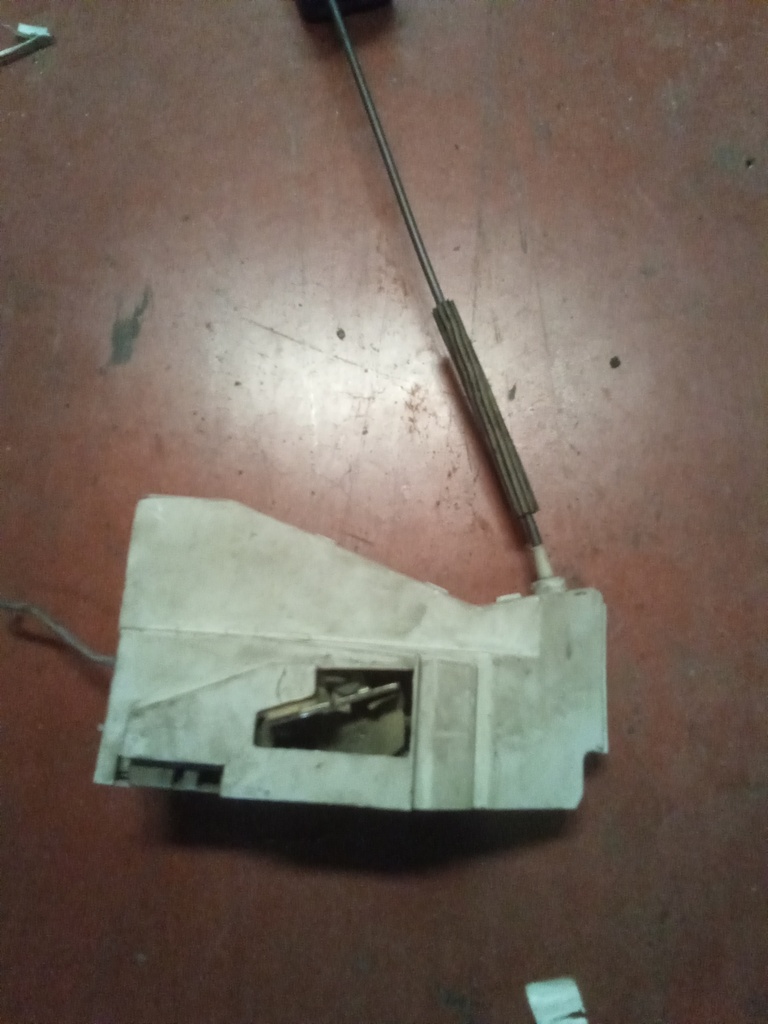 Cerradura delantera izquierda Ford transit '94