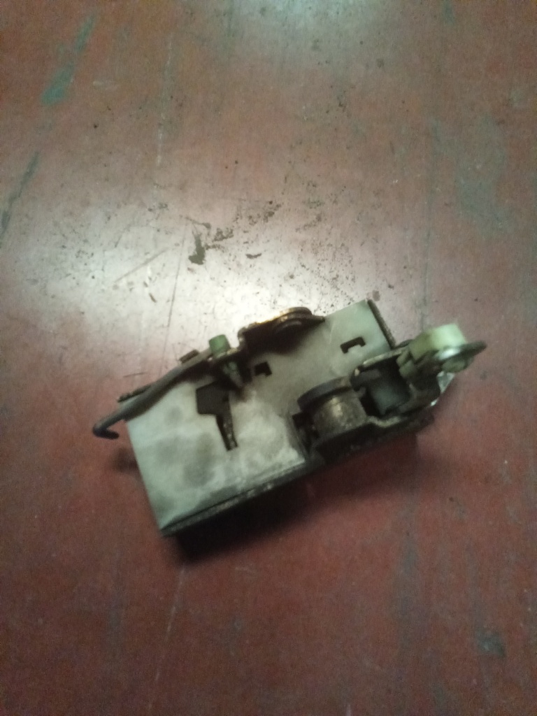 Cerradura delantera izquierda Ford transit '94