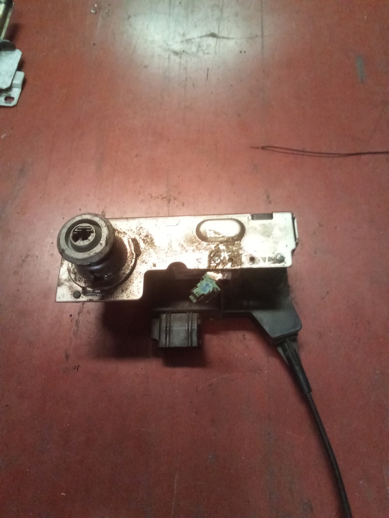 Cerradura delantera derecha Ford transit connect '05