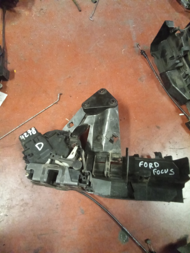 Cerradura delantera derecha Ford Focus '07