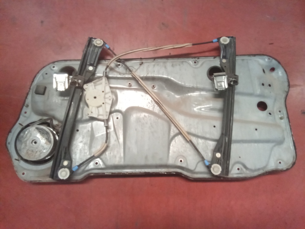 Elevalunas delantero izquierdo 3p Volkswagen golf '00