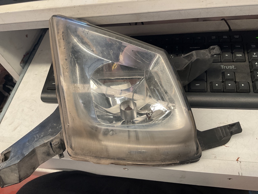 Faro antiniebla izquierdo peugeot 407 ‘04