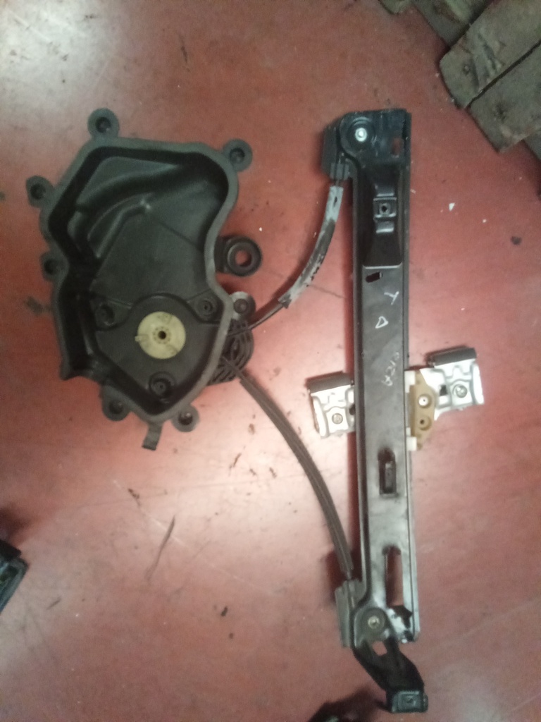 Elevalunas trasero derecho seat Ibiza '10