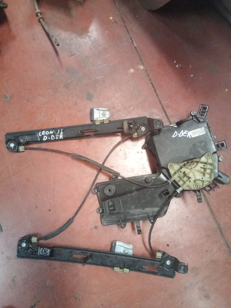 Elevalunas delantero derecho seat león '06