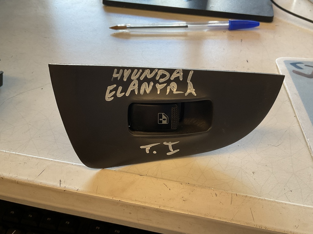 Botonera elevalunas trasera izquierda hyundai elantra ‘03