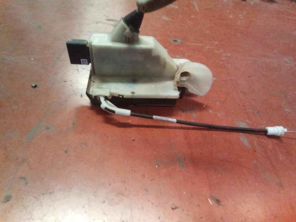 Cerradura delantera izquierda Peugeot 208 '14