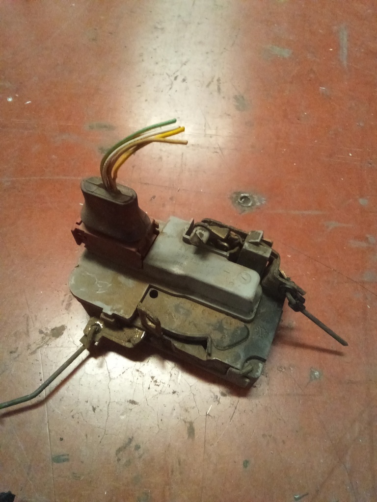 Cerradura delantera derecha Peugeot 306 '97