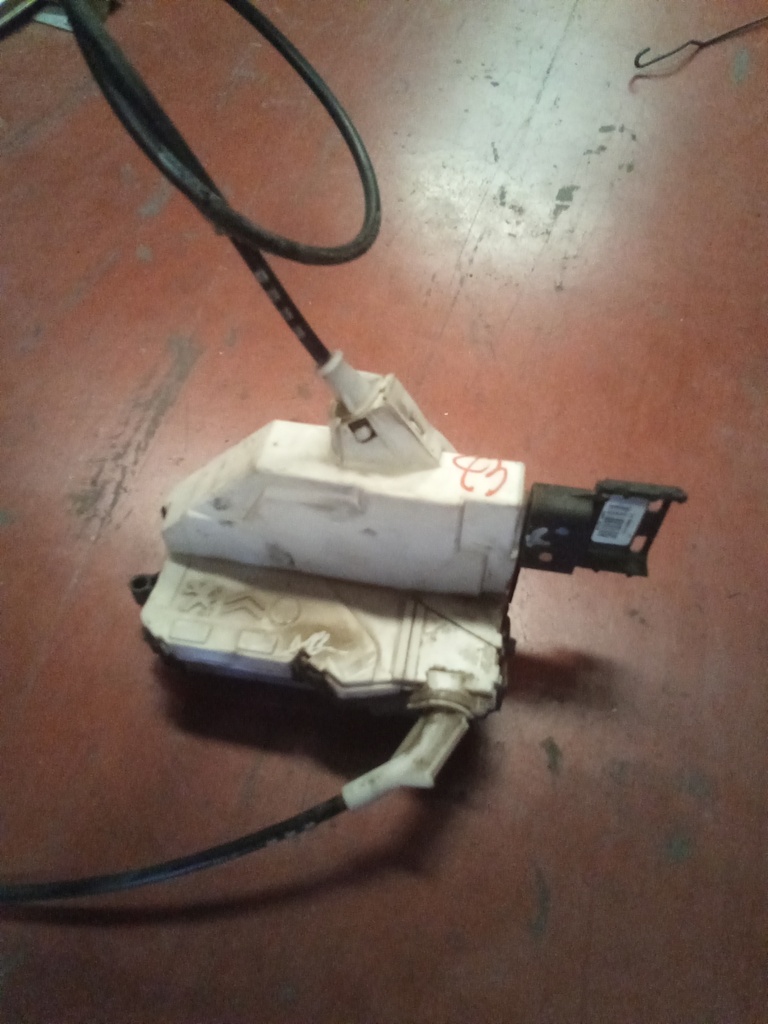 Cerradura trasera derecha Peugeot 308 '08